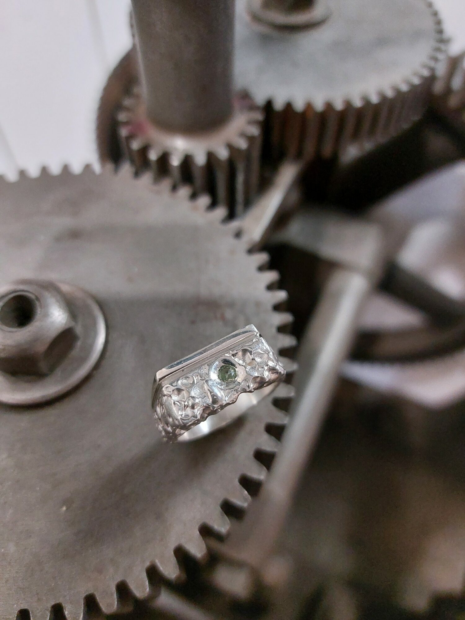 Bague en argent et saphir vert