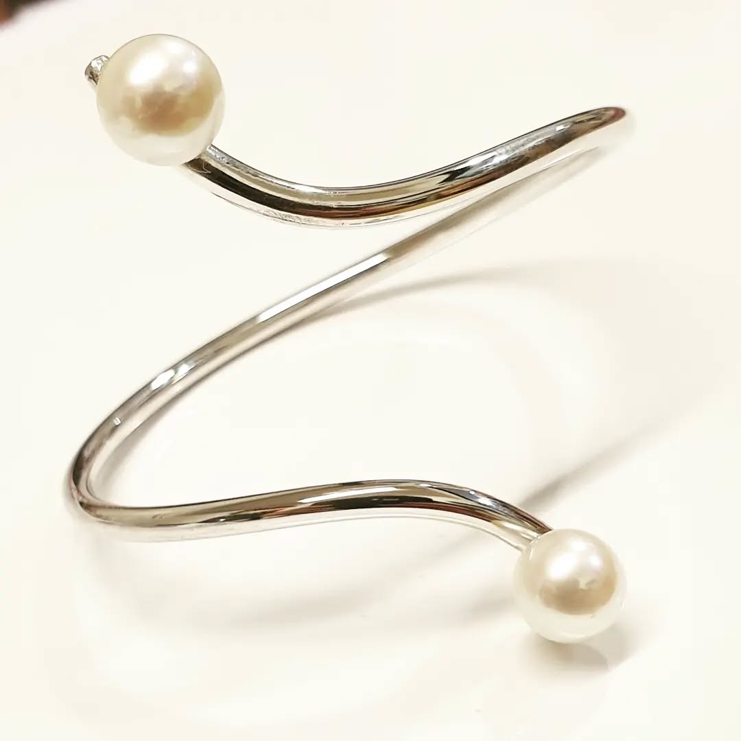 Bracelet or blanc et perles Akoya blanches mers du sud