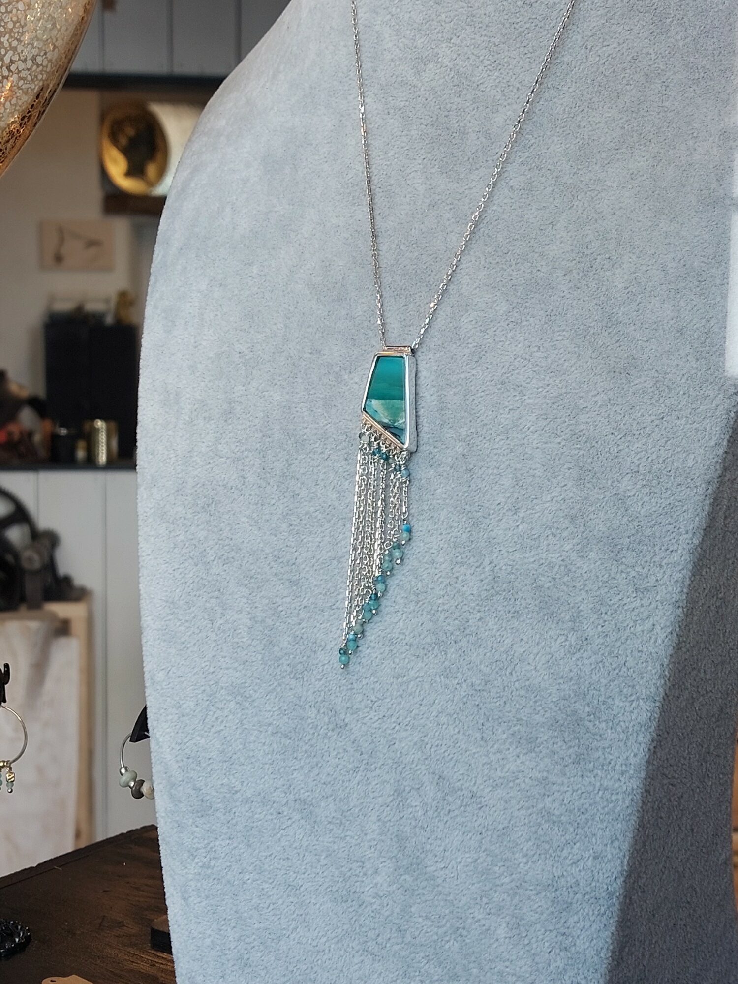 Collier en argent et bois opalisé
