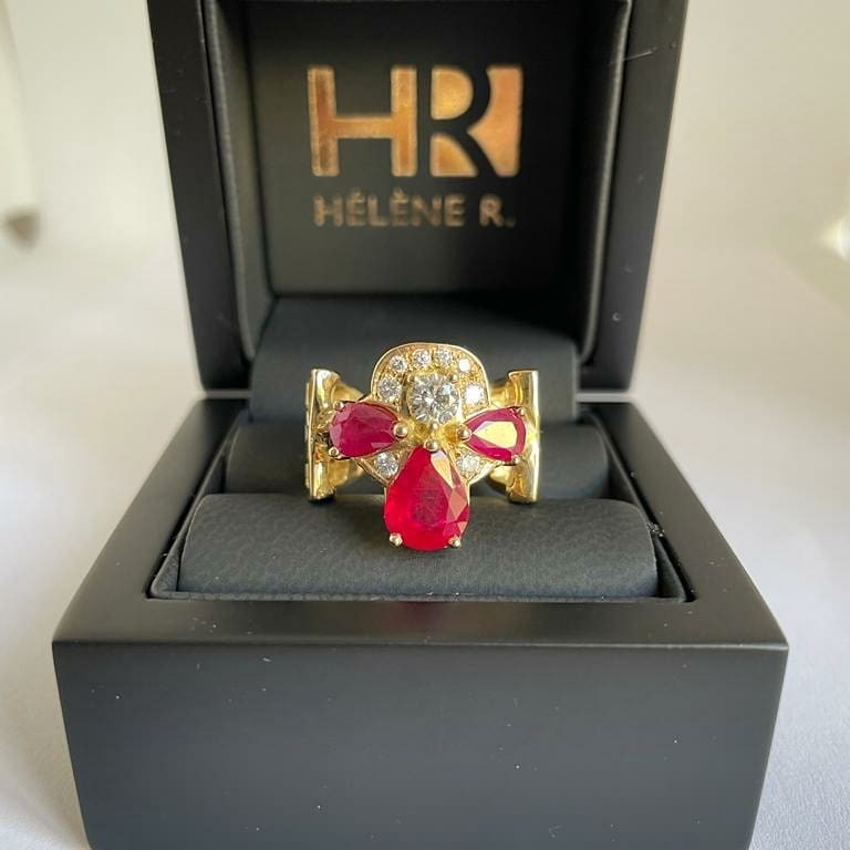 Bague 4 carats de rubis et 1 carat de diamant